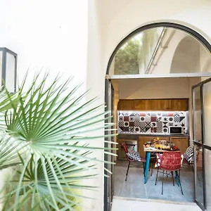 https://suite-ventisette.lecce-hotels.com